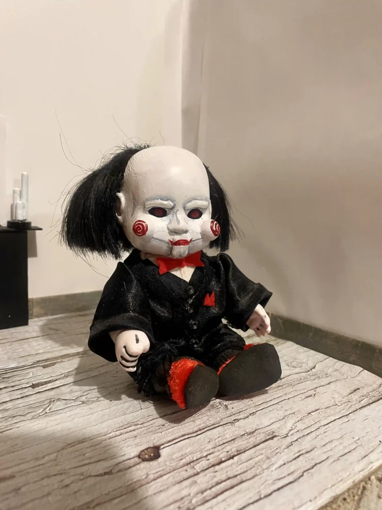 Halloween superfan transforms budget dolls into mini horror icons, from Michael Myers to Pennywise. Her handmade collection has fans begging for their own spooky doll!