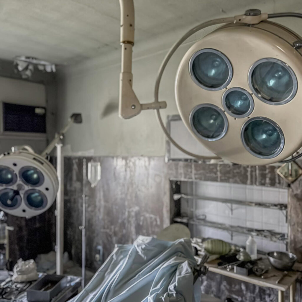 Urban explorer discovers abandoned Portuguese hospital untouched for 20+ years, filled with rusting medical equipment and eerie decay - like stepping into a horror set!