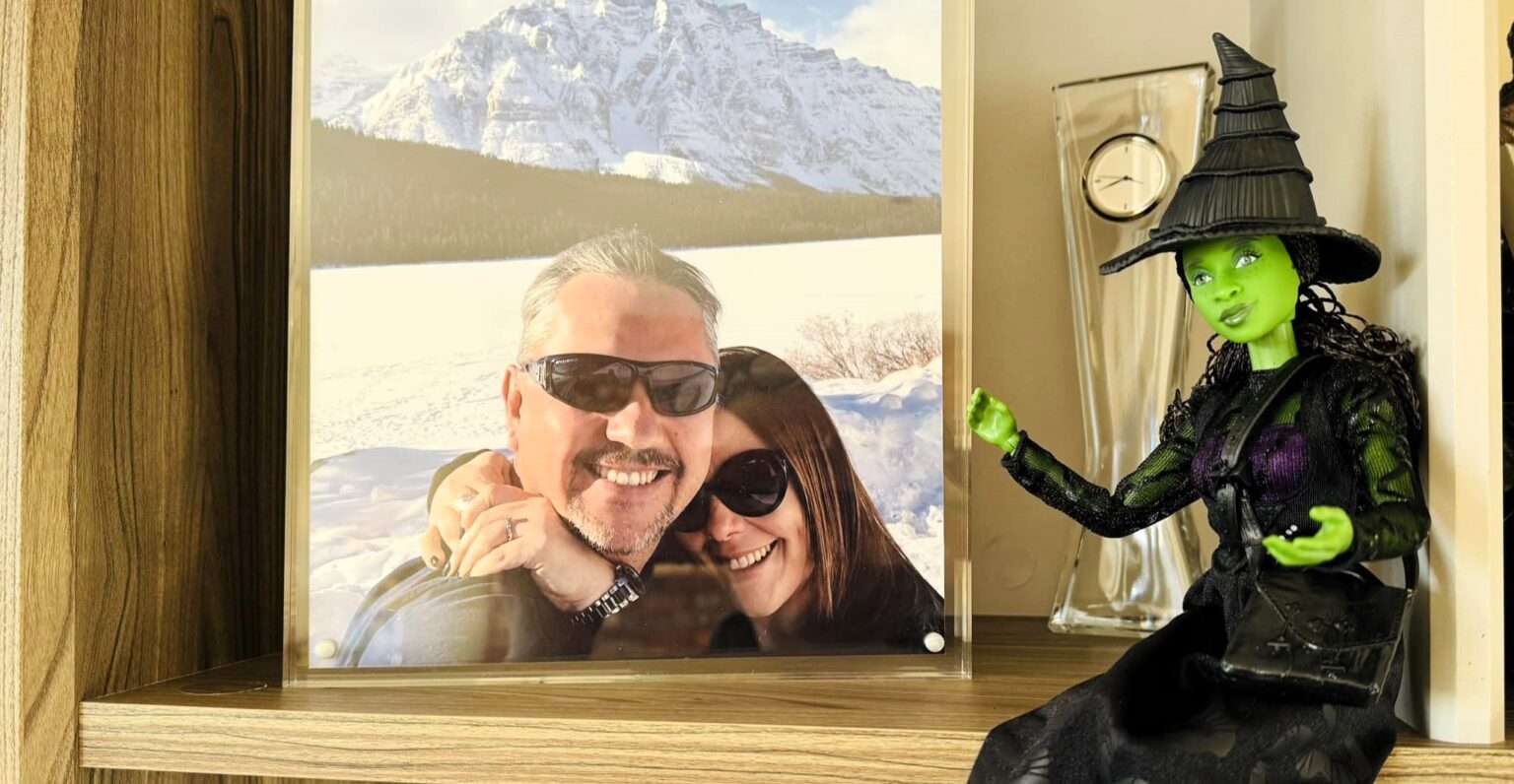 Emmerdale’s Lisa Riley swaps Elf on the Shelf for ‘Elphie on the Shelfie,’ inspired by *Wicked*'s Elphaba. Fans adore her festive twist celebrating the film’s release!