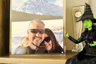 Emmerdale’s Lisa Riley swaps Elf on the Shelf for ‘Elphie on the Shelfie,’ inspired by *Wicked*'s Elphaba. Fans adore her festive twist celebrating the film’s release!