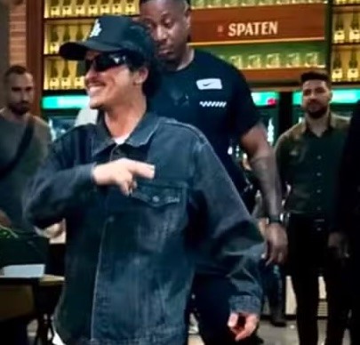 Bruno Mars surprises fans in Belo Horizonte, Brazil, by dining at local Tizé Bar, enjoying beer and pork cracklings ahead of his concert. Excitement fills the air!