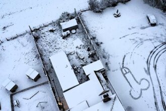 A prankster was caught on CCTV creating a cheeky snow art outside a Herefordshire pub, leaving staff and customers in stitches as they compared him to a snowy Banksy.