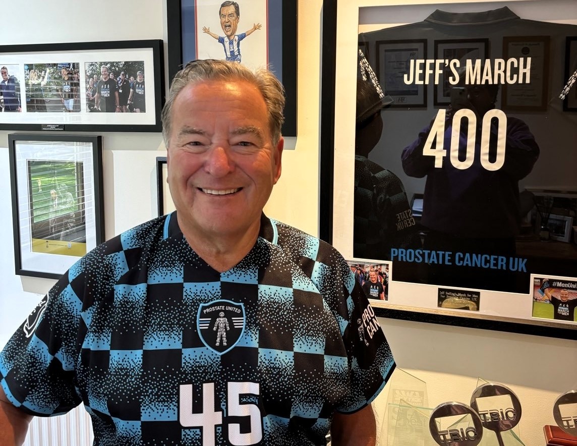 Jeff Stelling slams Hilton Hotels for charging £10 per hour to check in early at their Hamilton Park location. Fans back the ex-Soccer Saturday host, calling it a "money-making rip-off."