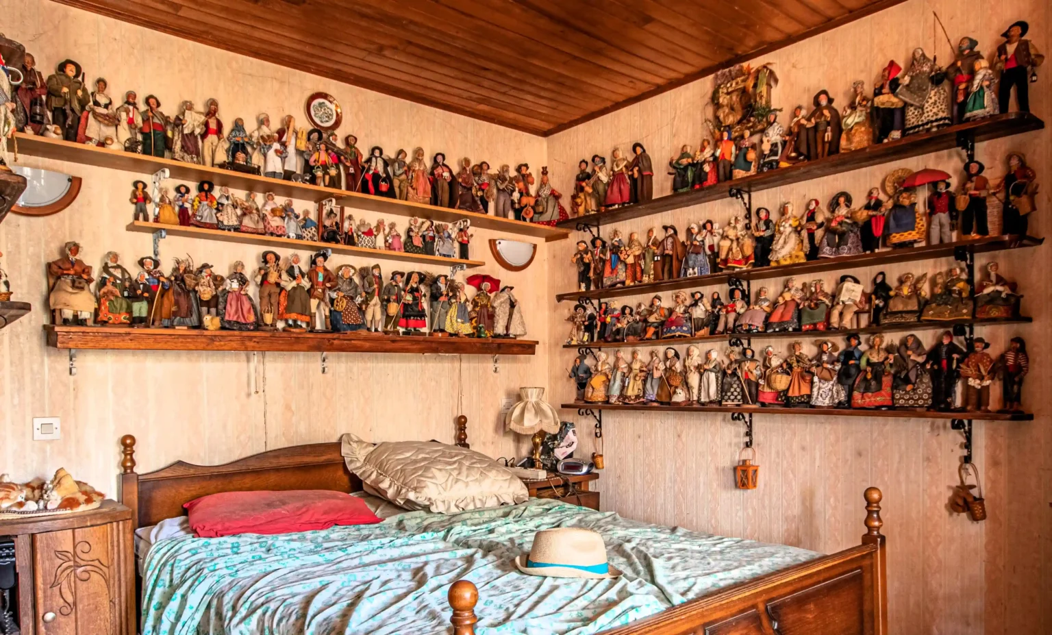 Urban explorer finds abandoned French house filled with hundreds of haunting Santon dolls, frozen in time, sparking intrigue and chills among viewers.