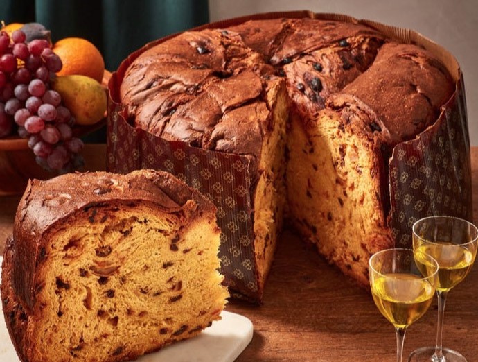 Fortnum & Mason’s 22lb luxury panettone, priced at £495, is a festive showstopper made with Australian raisins, candied oranges, and Madagascar vanilla, free from preservatives.