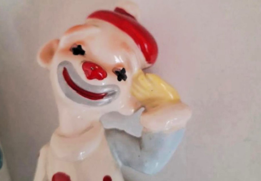 A haunted ceramic clown named Craig, bought at a car boot sale, allegedly brought storms, ravens, and eerie vibes—now sold despite spooky warnings!