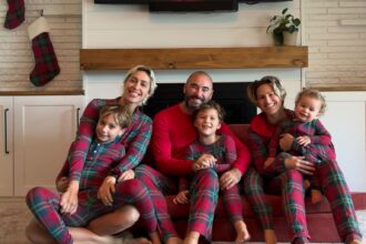 A modern family Christmas: Linda Fruits, her ex-husband Christopher, and her fiancé Maddy celebrate together under one roof, redefining co-parenting and holiday traditions!