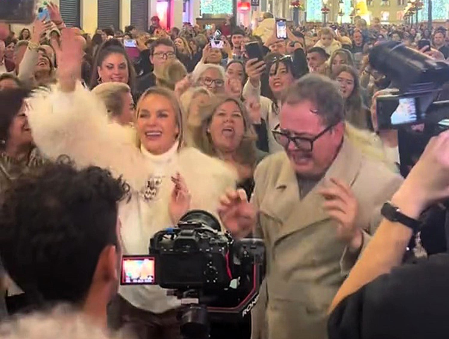 Amanda Holden and Alan Carr light up Málaga at a festive Christmas lights switch-on while filming their new series Alan & Amanda’s Spanish Job, delighting fans in Spain.