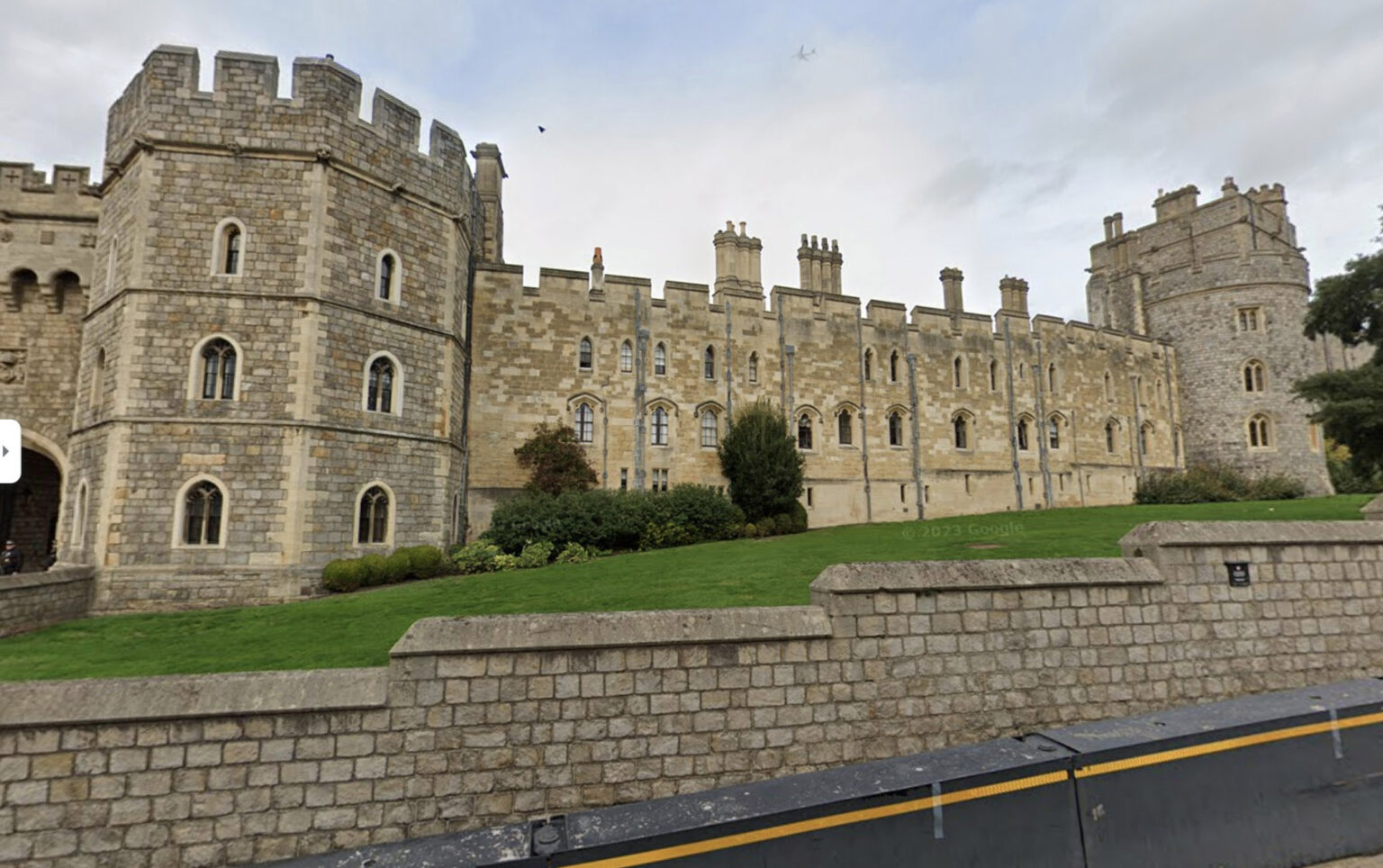 King Charles seeks a groom for Windsor Castle to care for royal horses. Duties include feeding, training, and riding, with a £24K salary, 25 days leave, and perks.