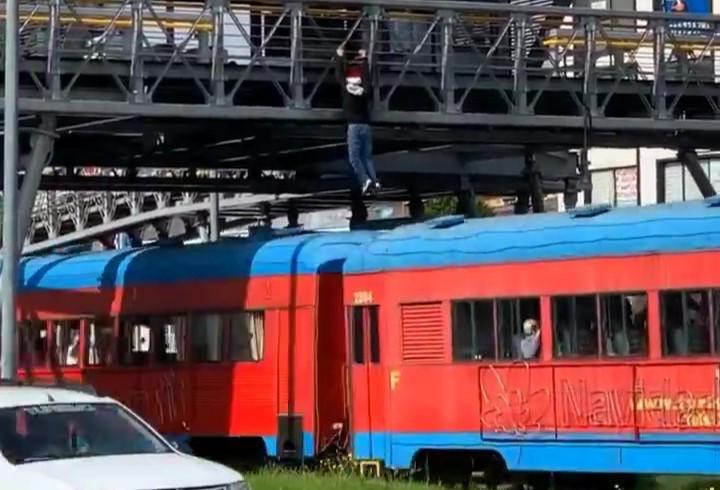 Daredevils in Santa hats filmed running along a moving train in Bogotá, drawing awe and criticism. The risky stunt on a tourist train sparks calls for safety awareness.