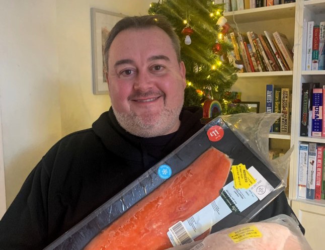 Budget-savvy dad shares tips to celebrate Christmas for just £50, including food and decorations. Learn his yellow sticker hacks, freezing tricks, and bargain-hunting secrets!