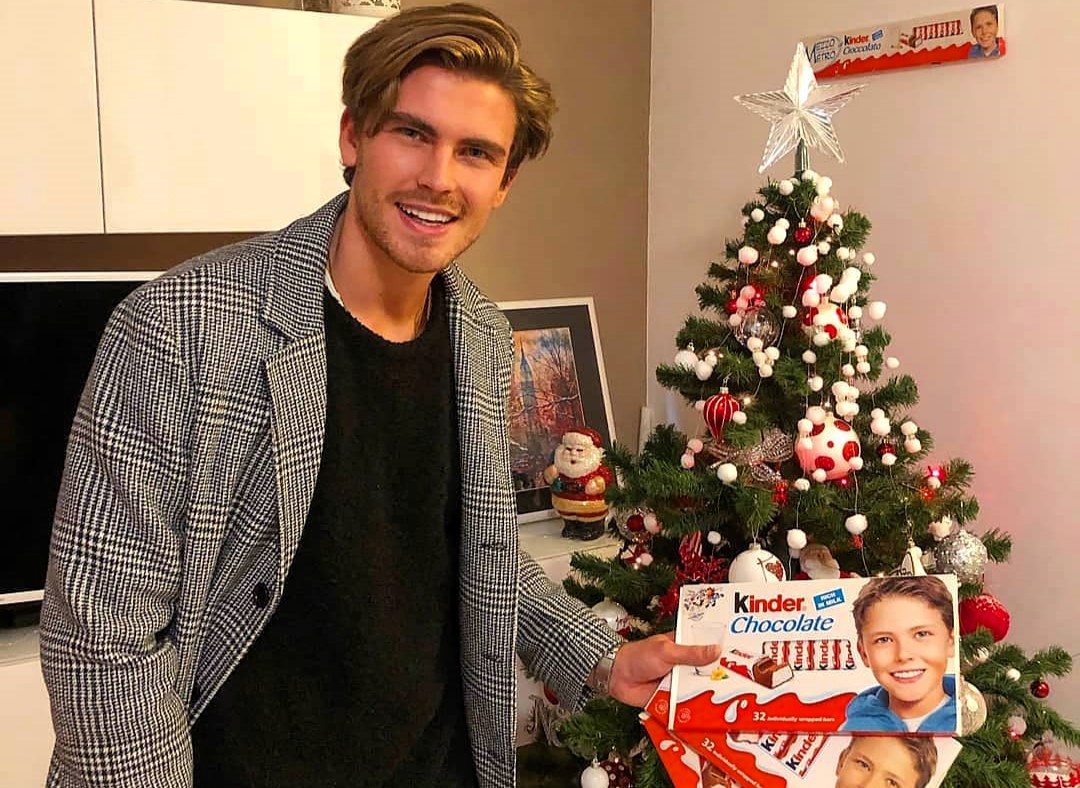 Kinder chocolate boy revealed! Matteo Farneti, now 31, confirms he was the face of Kinder from 2004–2019. Social media is stunned by his transformation and charm.