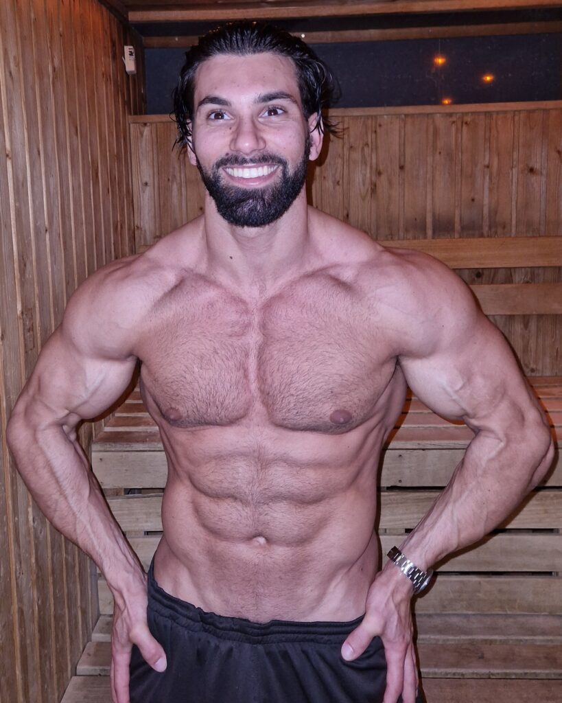 Former Married at First Sight star Luke Debono is returning to his topless waiter roots this Christmas Eve at The Old Ash Tree in Chatham, Kent.