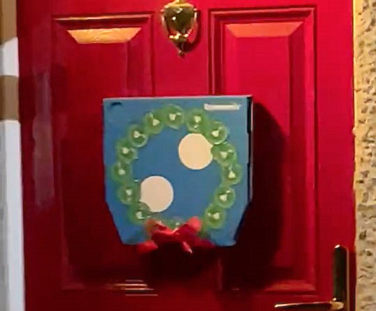 TikToker praises a creative Christmas wreath made from a Domino's pizza box in Wandsworth, proving budget-friendly festive decor can outshine store-bought options.