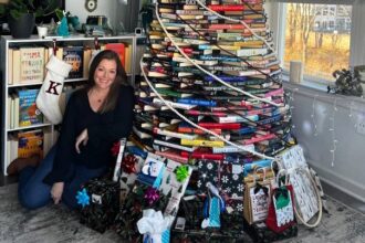 A book lover's creative Christmas tree, built from 364 books, has gone viral with 10M views on TikTok. Dubbed the "Tree of Knowledge," it’s a festive hit among bibliophiles!