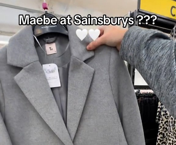 A savvy shopper found a £35 Sainsbury’s dupe for Molly-Mae’s viral £140 grey blazer. Stylish, high-quality, and budget-friendly, it’s a must-have for fashion fans!