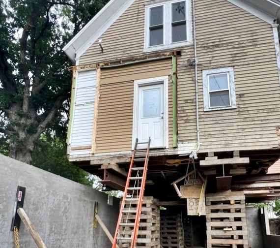 A couple’s dream home renovation turned into a £40k nightmare when they discovered it had no foundation—just clay and rocks. Here’s how they saved it.