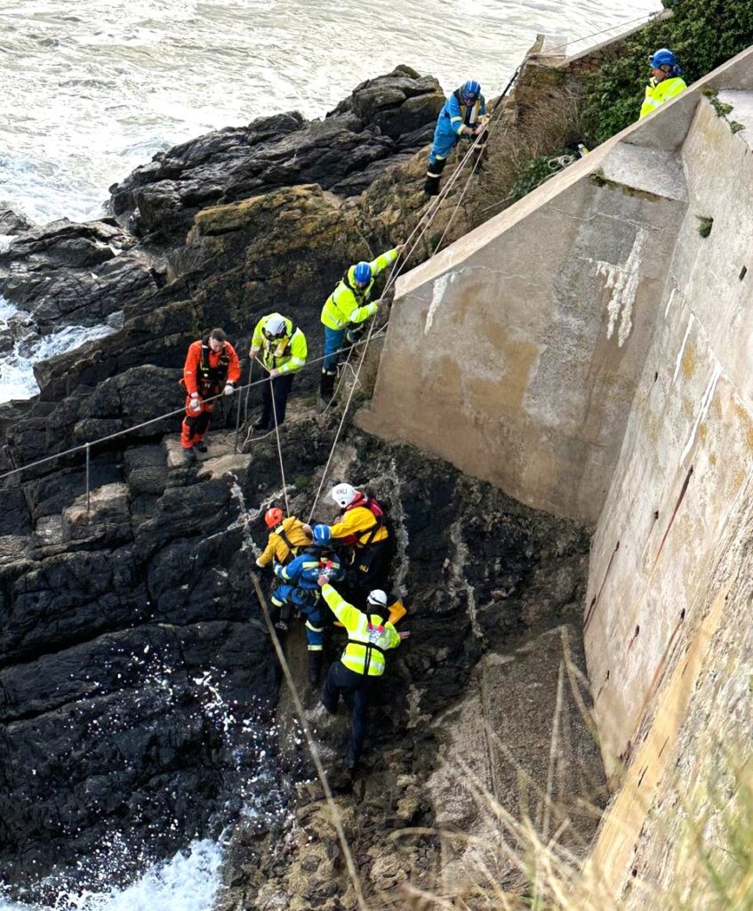 A couple and their dog were rescued in Tenby after being trapped by an incoming tide. Lifeboat, coastguard, and helicopter teams ensured their safe escape.