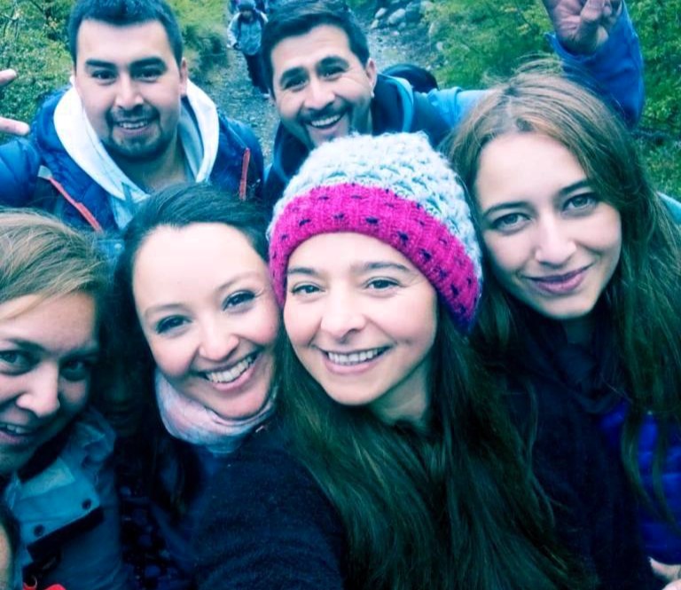 A hiking group selfie goes viral as viewers spot a mysterious face lurking between friends. Is it a ghost, prank, or pareidolia? Discover the chilling viral photo!