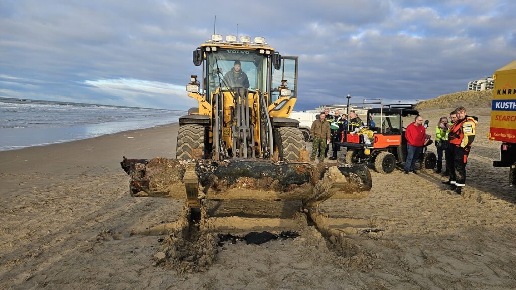 WWII torpedo remnant discovered on a Dutch beach, prompting a beach closure. Defense teams confirmed no explosives, and the artifact was safely removed by experts.