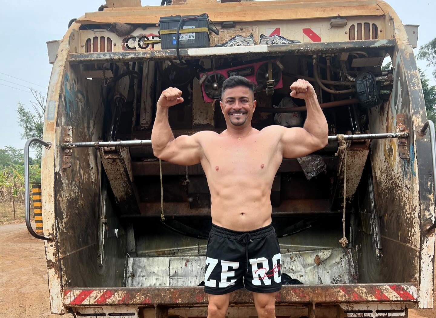 Forget the gym! This Brazilian bin man has gone viral with his energetic dance routines while on the job, captivating millions with his infectious energy.