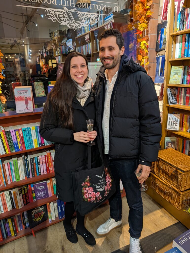 Visitors flock to the Notting Hill Bookshop for romantic proposals inspired by the iconic film. The latest, complete with music and joy, celebrated a heartfelt “yes”!