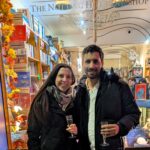 Visitors flock to the Notting Hill Bookshop for romantic proposals inspired by the iconic film. The latest, complete with music and joy, celebrated a heartfelt “yes”!