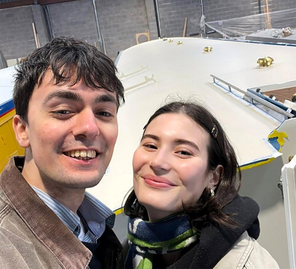 A young couple won a £180,000 custom houseboat for just £12! After years of uncertainty, they now have a dream floating home in London—secure, stylish, and theirs.