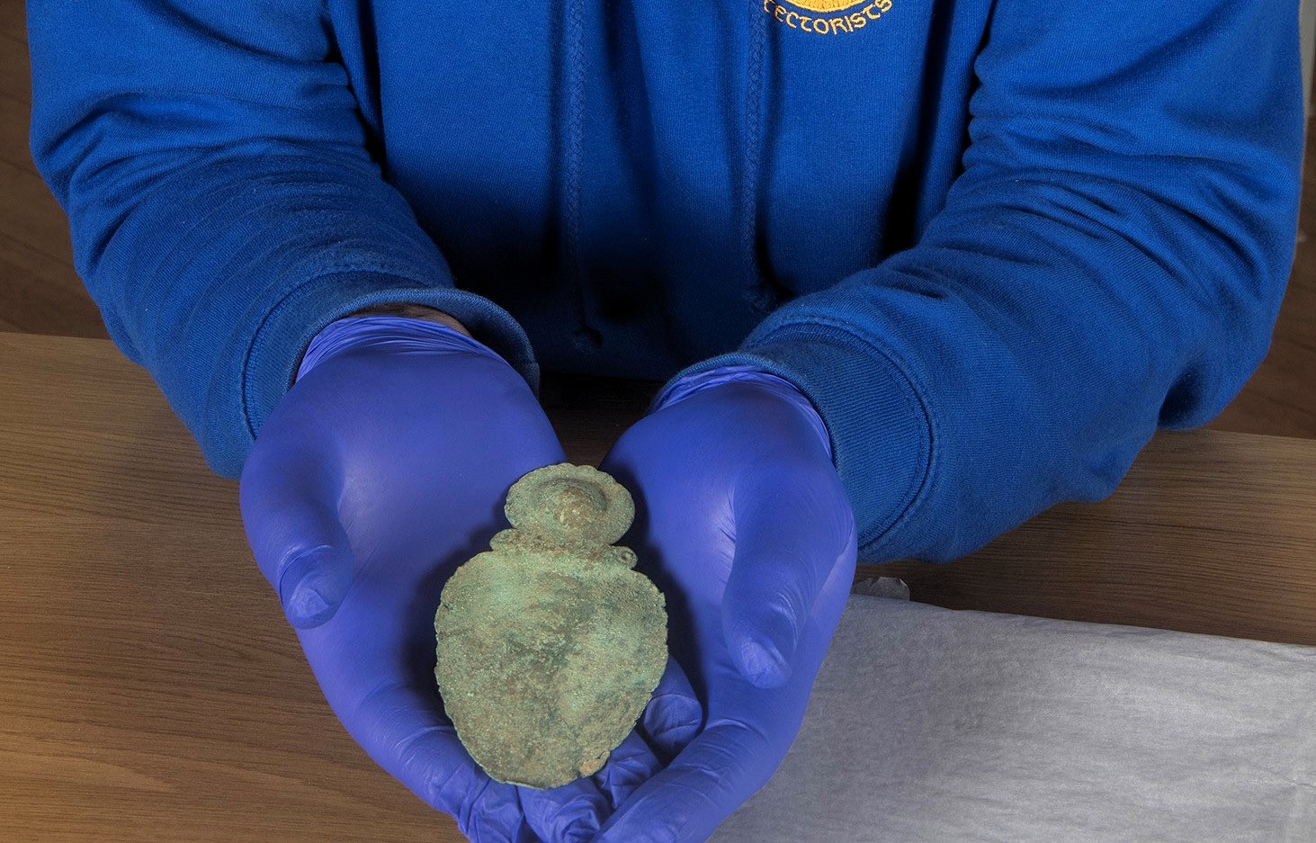 A 2,000-year-old bronze spoon, possibly used for ancient divination, was discovered on the Isle of Man - a rare Iron Age find now on display at the House of Manannan!