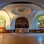 An urban explorer discovered an abandoned church with stunning stained glass, hidden rooms, and near-perfect oak floors. Despite decay, it remains a forgotten treasure.