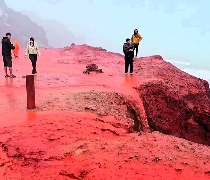 Heavy rain transforms Iran’s red beach into a striking crimson river - the rare phenomenon on Hormuz Island captivates millions online with its otherworldly beauty.