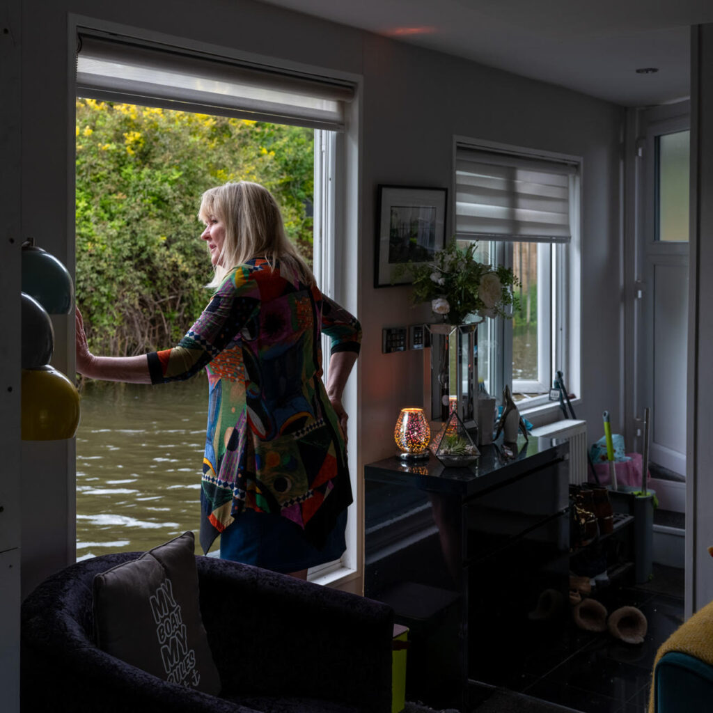 NHS nurse Linda Timbers is selling her £250,000 Thames houseboat to retire in Spain, saying her UK pension isn't enough. She hopes for a new adventure in Valencia.