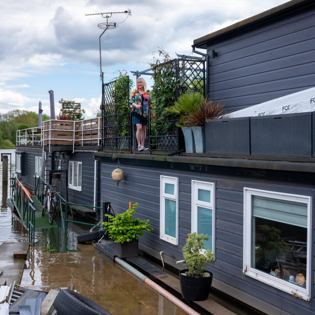 NHS nurse Linda Timbers is selling her £250,000 Thames houseboat to retire in Spain, saying her UK pension isn't enough. She hopes for a new adventure in Valencia.