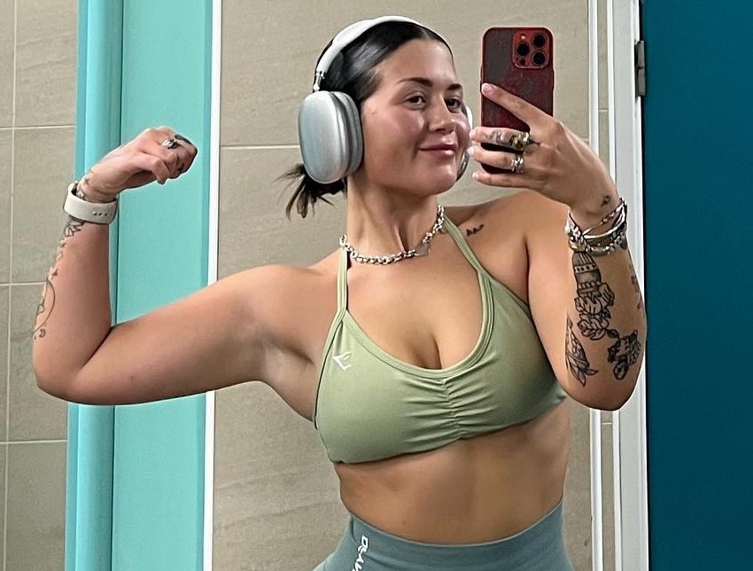 Woman who binge ate and avoided mirrors transforms her life - loses 38lbs, builds confidence, and becomes a fitness coach inspiring millions on TikTok.