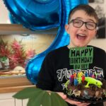 A mum was overwhelmed after strangers raised £180 to help her son buy pet geckos when he lost his £250 birthday money on a shopping trip.