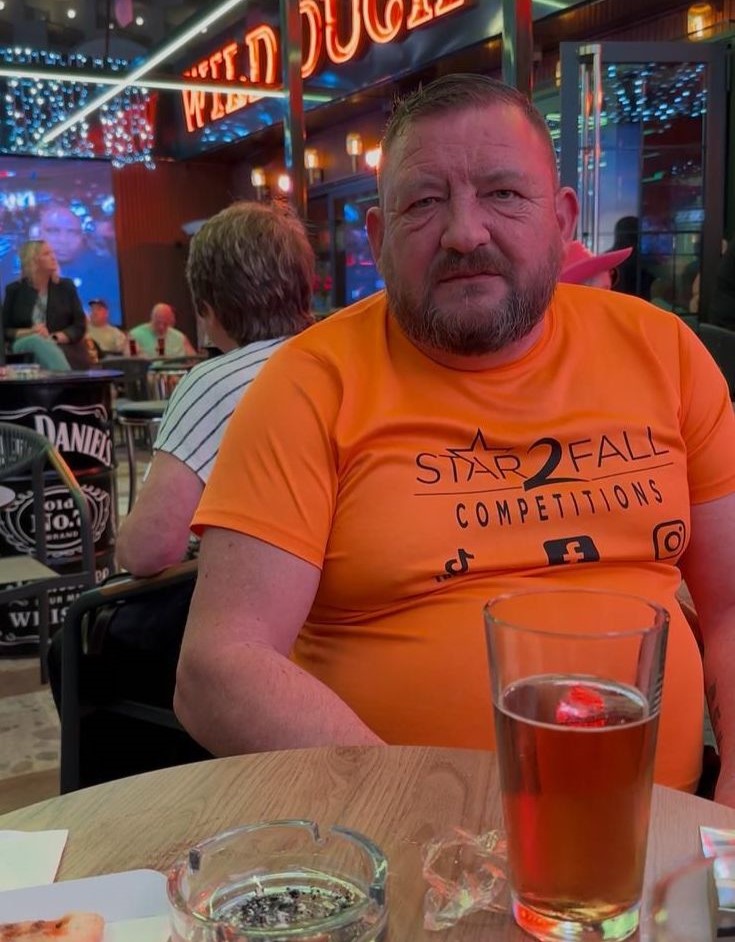 Brit in Benidorm enjoys Cheltenham races with £1.68 pints as bars overflow with fans. See why this budget-friendly getaway is a race day dream!