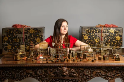 A rare 19th-century Hinamatsuri doll set was found in a Hampshire attic. Expected to exceed its £1,000-£2,000 estimate, it will be auctioned on 21 May.