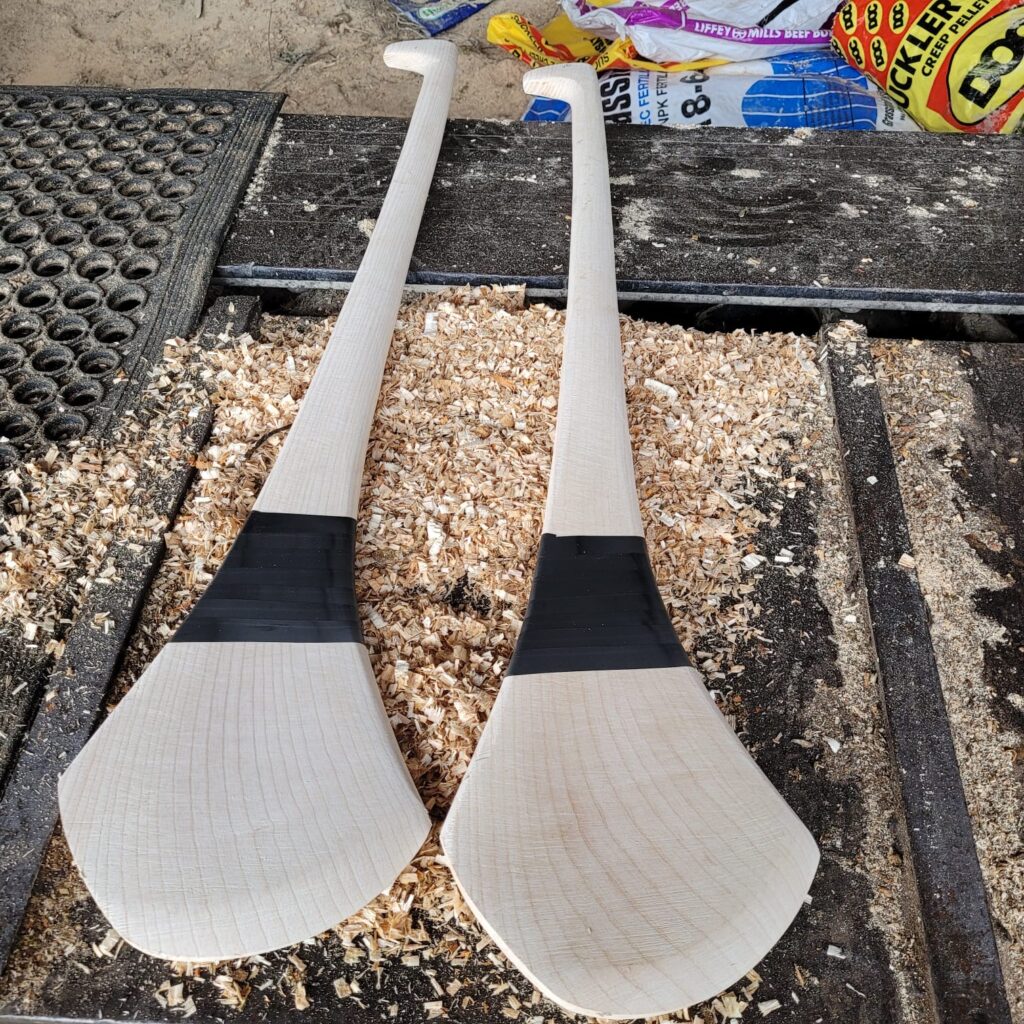 Blenheim Estate helps save Ireland’s national sport by supplying wood for thousands of hurleys amid ash dieback crisis. See how historic trees are making history!