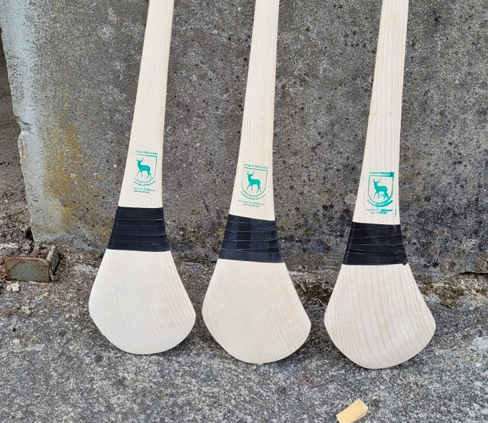 Blenheim Estate helps save Ireland’s national sport by supplying wood for thousands of hurleys amid ash dieback crisis. See how historic trees are making history!