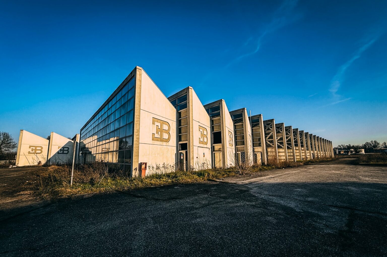 Urban explorer reveals inside abandoned Bugatti factory in Italy - once home to luxury cars, now filled with ruins, paint bottles and a spinning showroom floor.