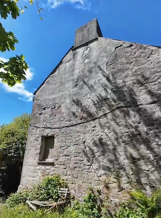 An abandoned house in Camelford, Cornwall, filled with brass belts and vintage decor, was found untouched since 2020, offering a haunting glimpse into a life left behind.