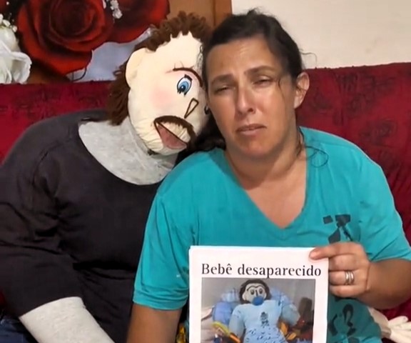 A woman who married a rag doll says their rag doll son has been kidnapped, with a ransom demand of £136k, leaving the family heartbroken and desperate for help.