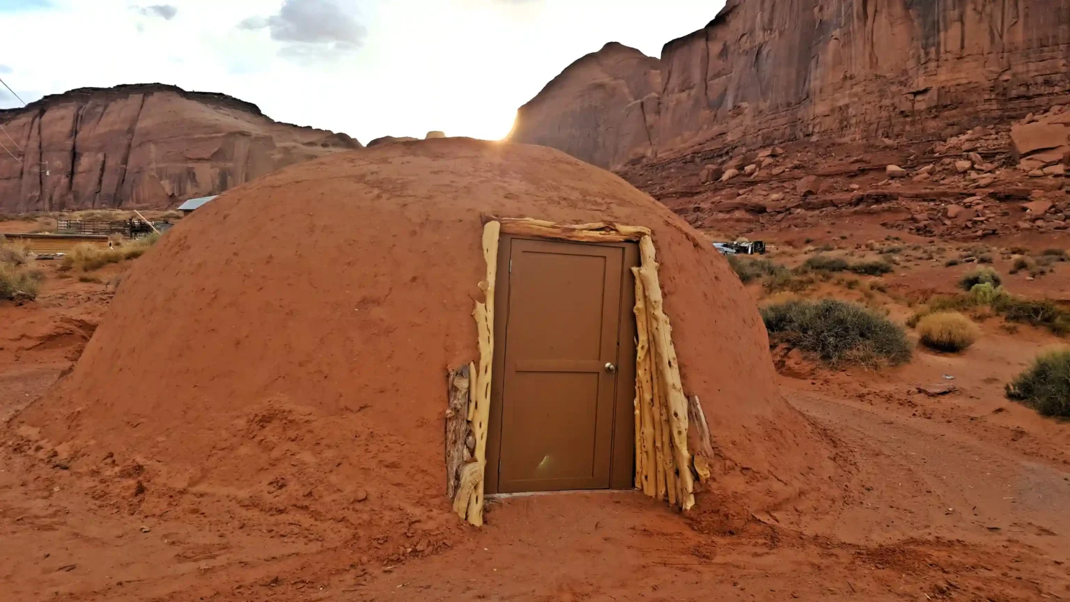 Stay off-grid in a traditional Navajo earthen home in Monument Valley with desert views, native hospitality, and a rustic yet charming experience from just £127 a night.