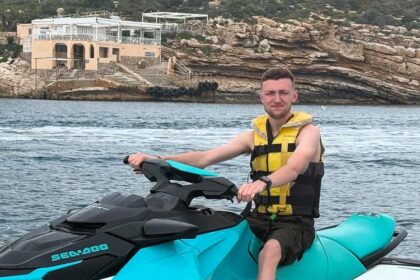 A Brit in Benidorm urges summer tourists to carry cash as many bars now refuse cards, warning visitors to avoid getting caught out by card machine issues.