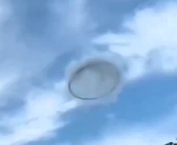 A stunning lenticular “UFO cloud” was spotted over Antarctica, forming near a mountain on King George Island and sparking awe with its saucer-like shape in the sky.