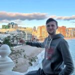 A Brit living in Benidorm warns tourists to avoid Mugger’s Alley, Pueblo Alley and the Yellow Brick Road due to pickpocketing and scams, especially at night.