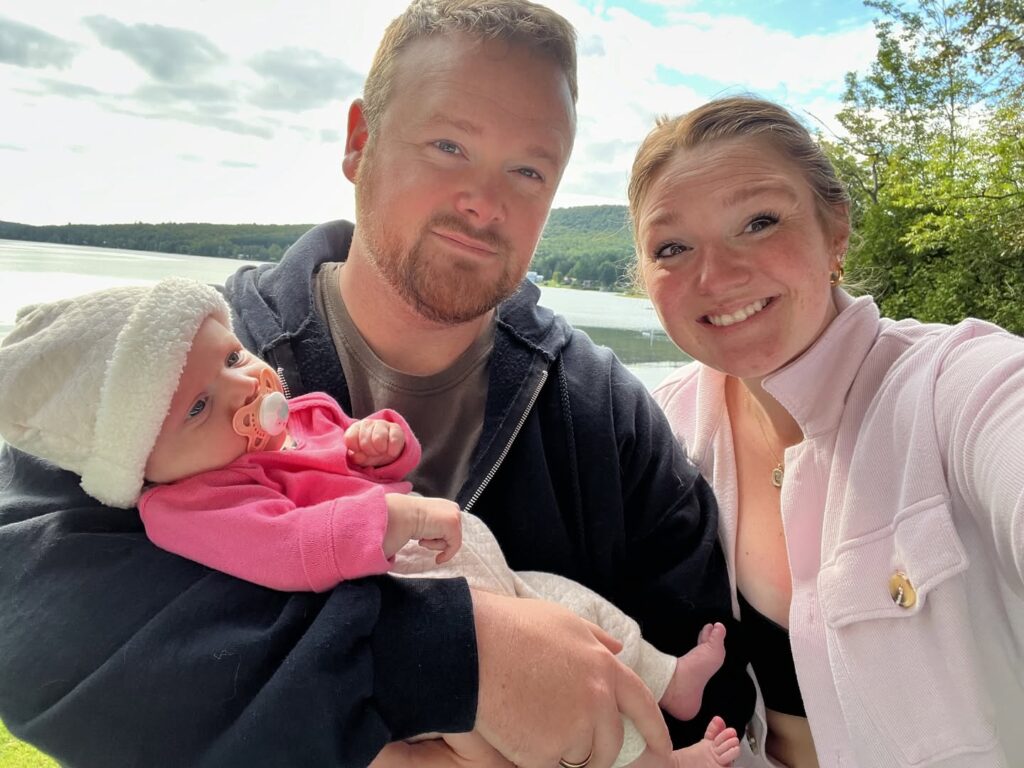 Baby Julia steals hearts in viral video as she hauls heavy water bottle to her mum mid-workout. The 11-month-old’s sweet gesture shows strength, love, and pure determination.