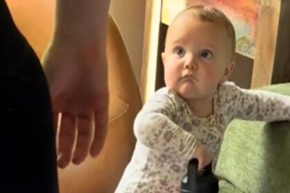 Baby Julia steals hearts in viral video as she hauls heavy water bottle to her mum mid-workout. The 11-month-old’s sweet gesture shows strength, love, and pure determination.