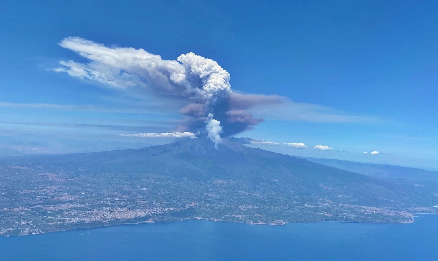 A British couple saw Mount Etna erupt from their plane just hours after racing up the volcano during a championship in Sicily, capturing a dramatic and rare sight.