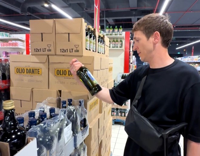 Travel influencer flies to Italy to buy cheaper olive oil than in UK - but Ryanair rules force him to bin 6 litres, proving the point but failing the hack.